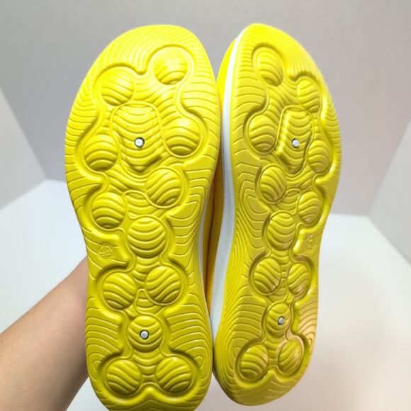 Flyknit Comfort Slip On Walking Shoes New In Package Women's 11 Yellow/White - Picture 7 of 8